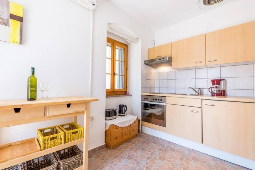 Appartement Tin 2 à Vrbnik Extérieur photo
