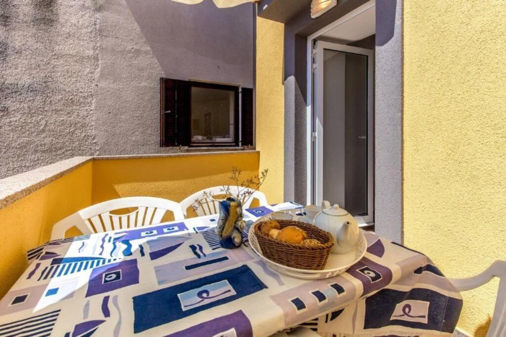 Appartement Tin 2 à Vrbnik Extérieur photo