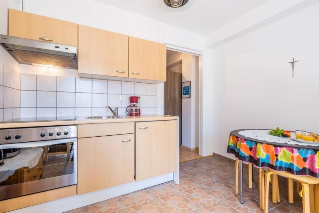 Appartement Tin 2 à Vrbnik Extérieur photo