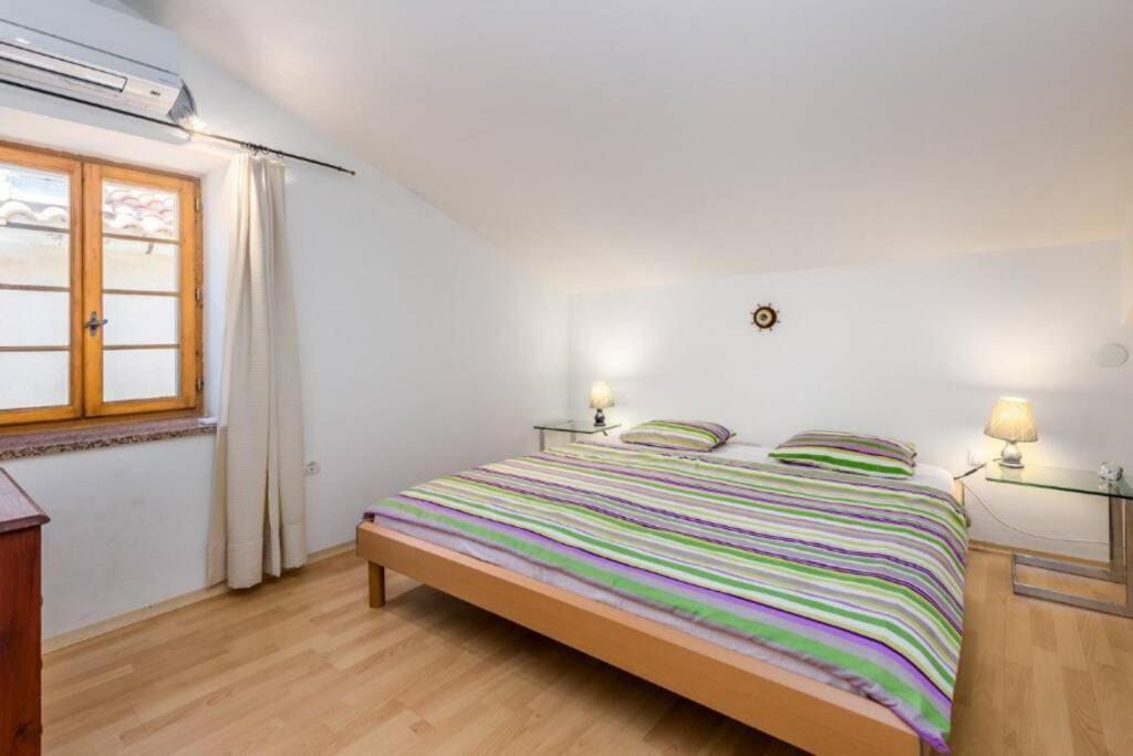 Appartement Tin 2 à Vrbnik Extérieur photo